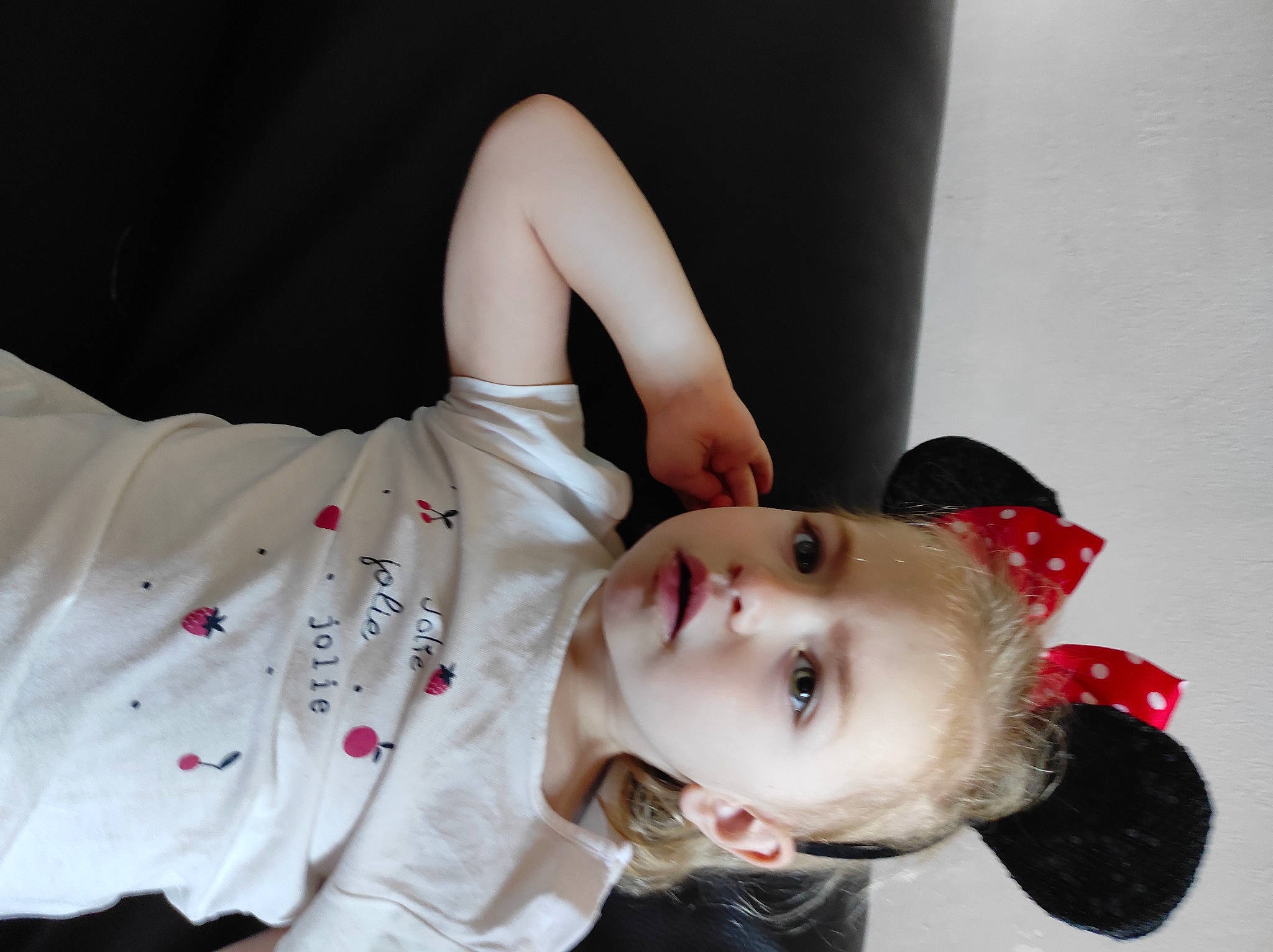 Thaïs a rejoint le concours — aidez-le/la à gagner de superbes lots ! bangs, black_hair, cheek, chin, doll, dress, eye, eyelash, face, fashion_design, head, headgear, lip, lipstick, neck, nose, person, plant, skin, sleeve