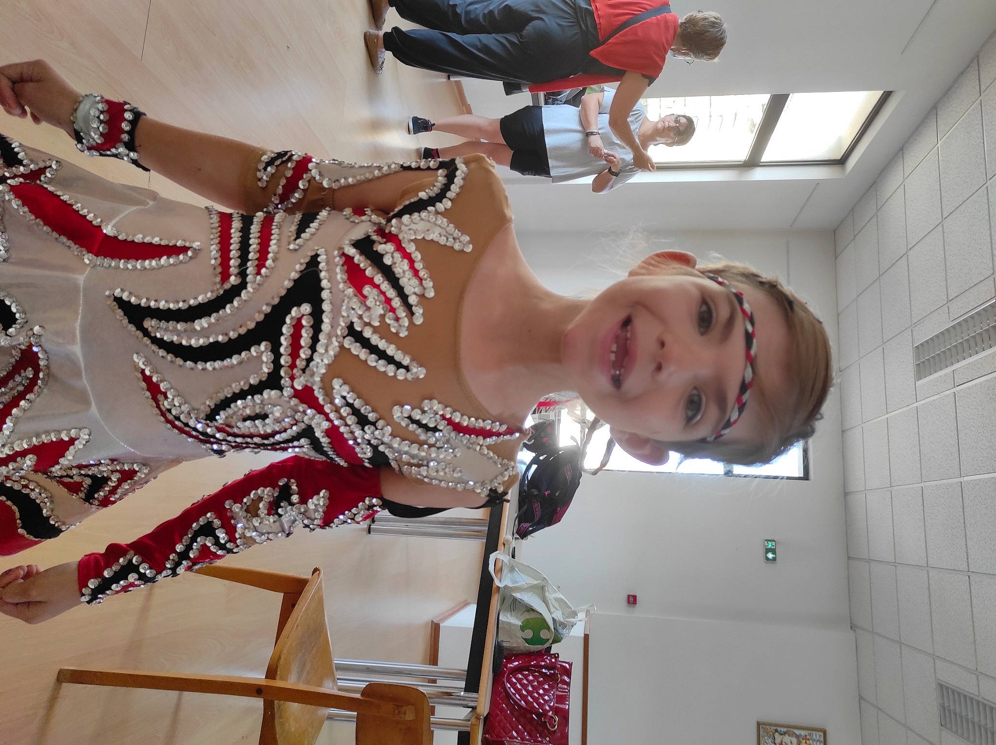 Shaina participe au concours pour gagner de l'argent avec cette photo : abdomen, chest, dress, elbow, event, eyewear, fashion_design, fun, headwear, human_leg, jewellery, joy, knee, leg, person, photograph, red, snapshot, thigh, trunk