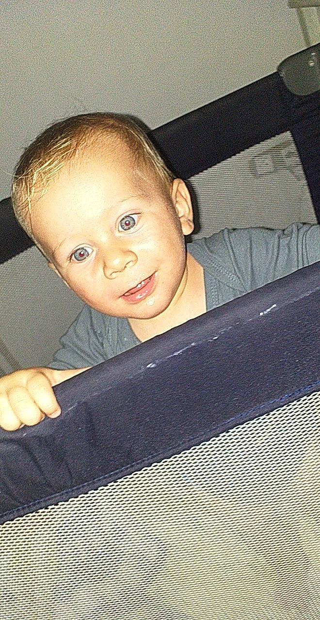 Yanis participe au concours pour gagner de l'argent avec cette photo : arm, baby, child, eye, face, forehead, head, nose, person, skin, smile, toddler