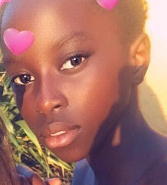 Maïmouna a rejoint le concours — aidez-le/la à gagner de superbes lots ! black_hair, brown_hair, cheek, child, chin, ear, eye, eyebrow, face, forehead, girl, hair_coloring, hairstyle, head, jaw, lip, nose, person, selfie, skin