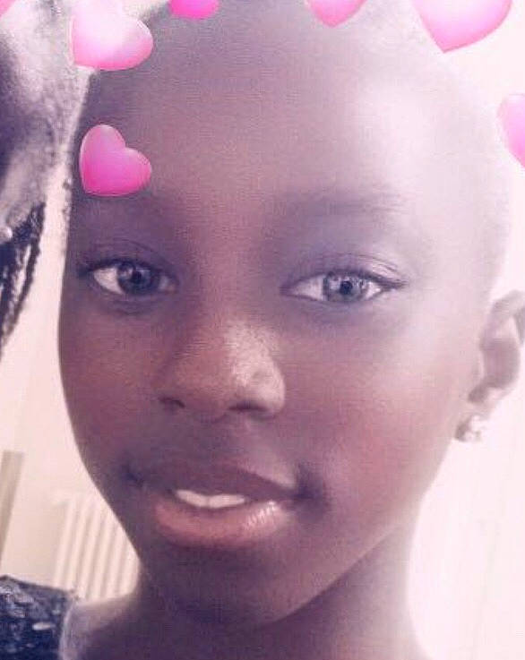 Maïmouna participe au concours pour gagner de l'argent avec cette photo : beauty, black_hair, cheek, chin, close_up, ear, eyebrow, eyelash, face, forehead, girl, hair_coloring, head, jaw, lip, nose, person, selfie, skin