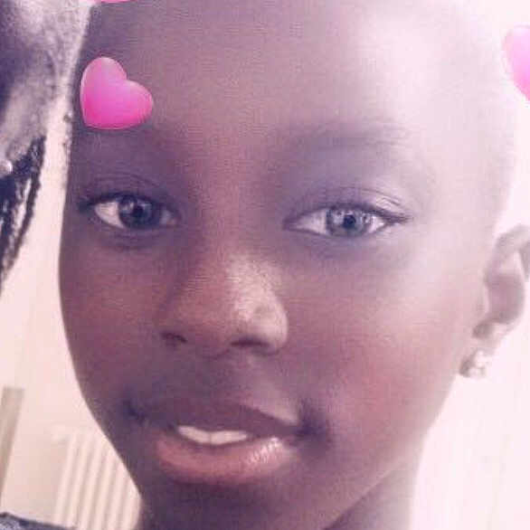 Maïmouna participe au concours pour gagner de l'argent avec cette photo : beauty, black_hair, cheek, chin, close_up, ear, eyebrow, eyelash, face, forehead, girl, hair_coloring, head, jaw, lip, nose, person, selfie, skin