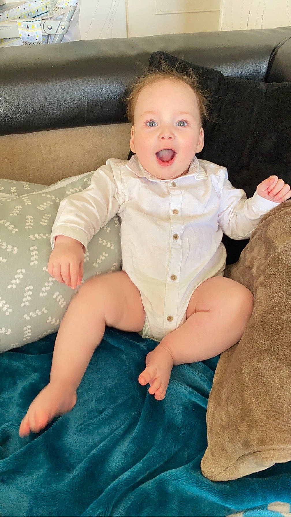 Kayden participe au concours pour gagner de l'argent avec cette photo : arm, baby_toddler_clothing, cheek, dress, eye, face, flash_photography, hand, happy, head, human_body, joint, leg, lip, neck, organ, person, skin, sleeve, smile