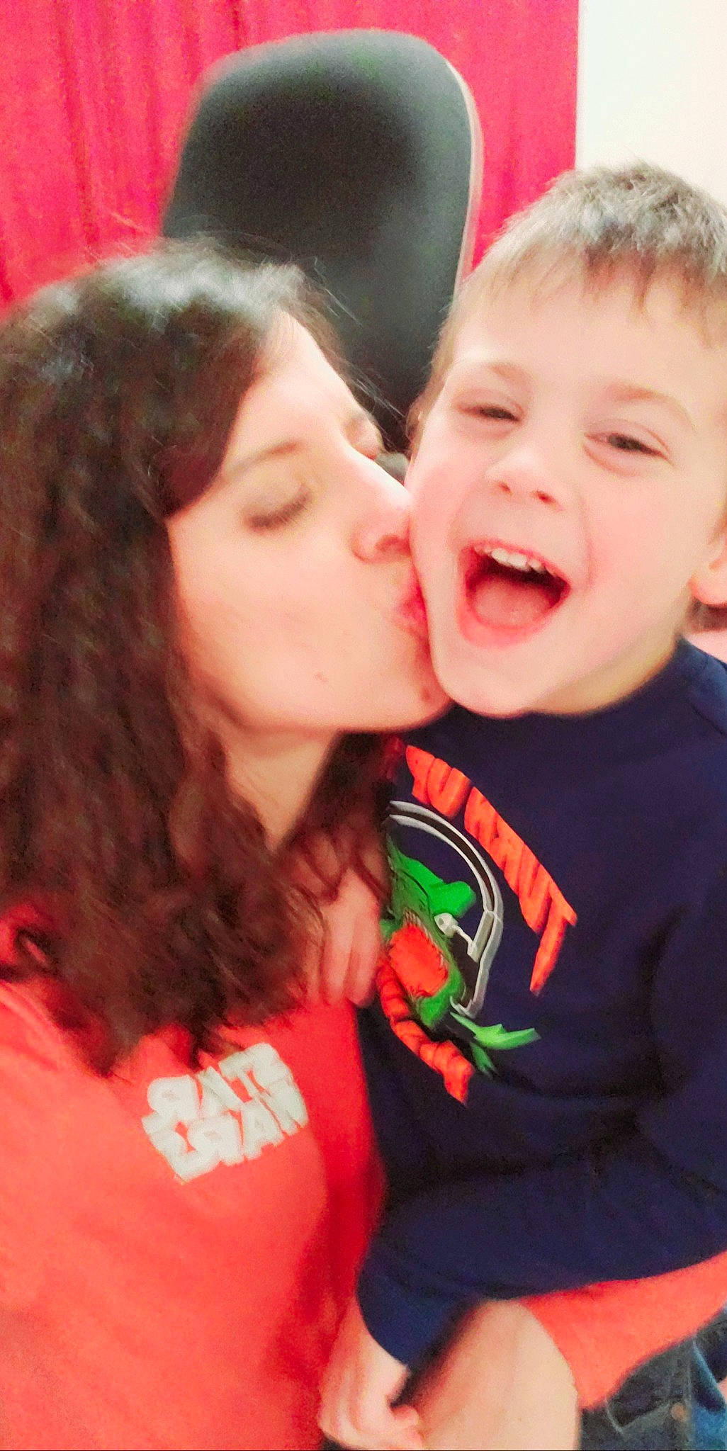 Ender joined the competition — help win amazing prizes! cheek, chin, ear, face, forehead, fun, hair, happy, head, interaction, jaw, kiss, lip, love, mouth, nose, organ, person, red, sharing