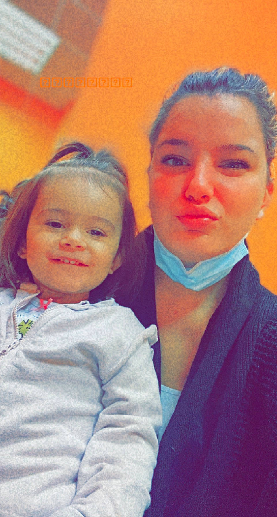 Léna participe au concours pour gagner de l'argent avec cette photo : art, beauty, cheek, chin, eye, eyebrow, facial_expression, forehead, fun, gesture, hair, happy, iris, joy, lip, nose, people, person, skin, smile