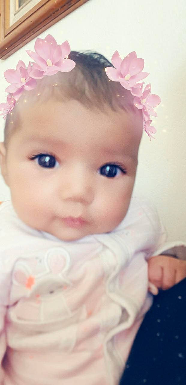 Shems participe au concours pour gagner de l'argent avec cette photo : cheek, child, doll, eye, eyebrow, face, forehead, girl, hair_accessory, head, headband, headgear, headpiece, human_hair_color, infant, iris, lip, person, pink, skin