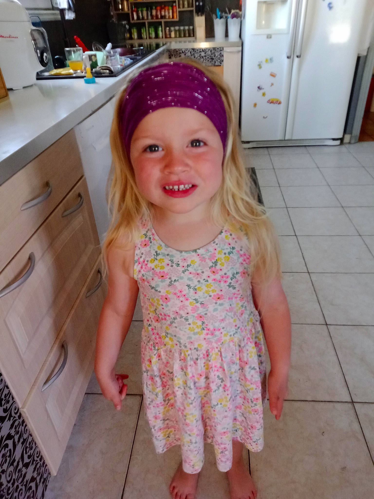 Thea participe au concours pour gagner de l'argent avec cette photo : baby_toddler_clothing, cabinetry, countertop, drawer, eye, floor, flooring, fun, happy, headwear, home_appliance, joy, kitchen, kitchen_appliance, major_appliance, person, photograph, pink, refrigerator, sleeve