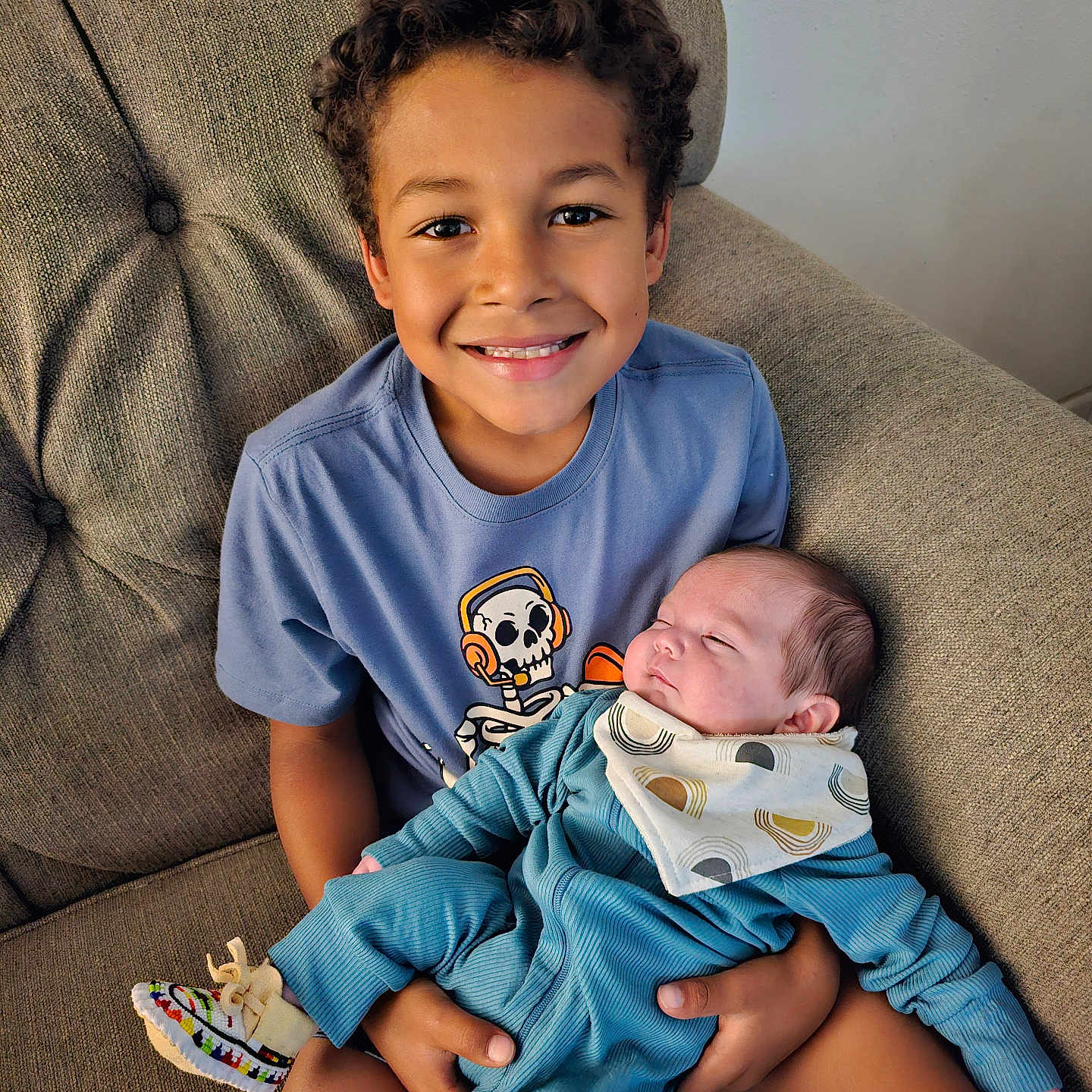 Gru Optimus Davids (god) joined the competition — help win amazing prizes! baby, bodypart, boy, child, couch, cushion, face, finger, furniture, happy, head, homedecor, male, newborn, people, person, photography, portrait, sitting, smile