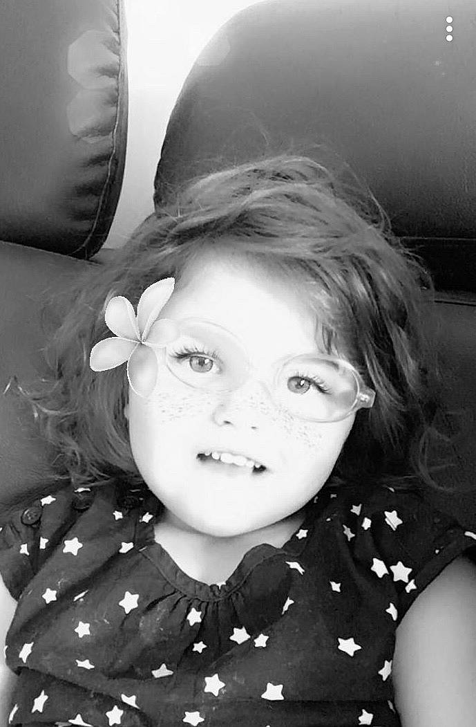 Sarah a rejoint le concours — aidez-le/la à gagner de superbes lots ! beauty, black, black_and_white, cheek, child, eye, face, head, lip, monochrome, monochrome_photography, nose, person, photograph, photography, portrait, portrait_photography, smile, snapshot, toddler