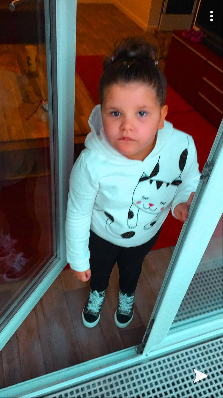 Sarah a rejoint le concours — aidez-le/la à gagner de superbes lots ! baby, cheek, child, person, skin, smile, toddler