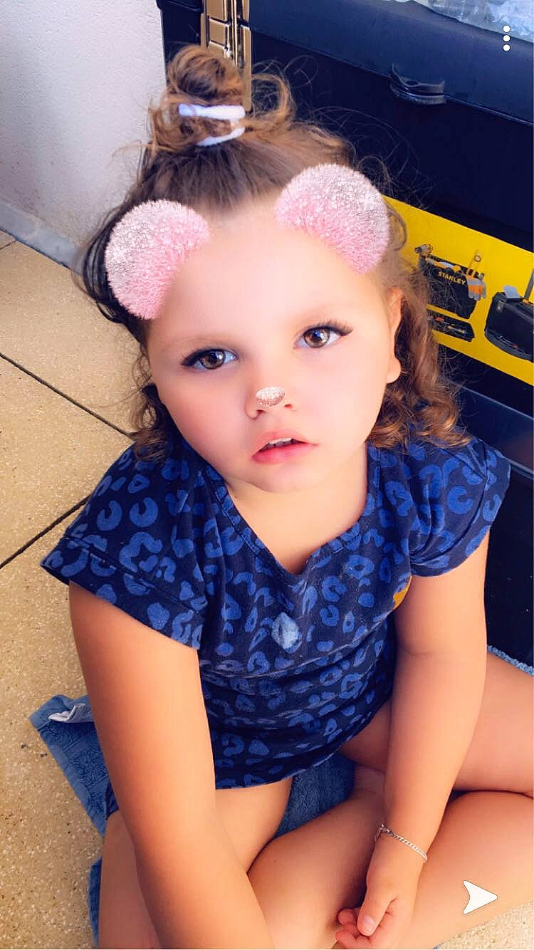 Sarah participe au concours pour gagner de l'argent avec cette photo : beauty, cheek, child, child_model, chin, ear, eye, face, finger, forehead, hair, hair_accessory, head, headband, leg, mouth, neck, nose, person, skin