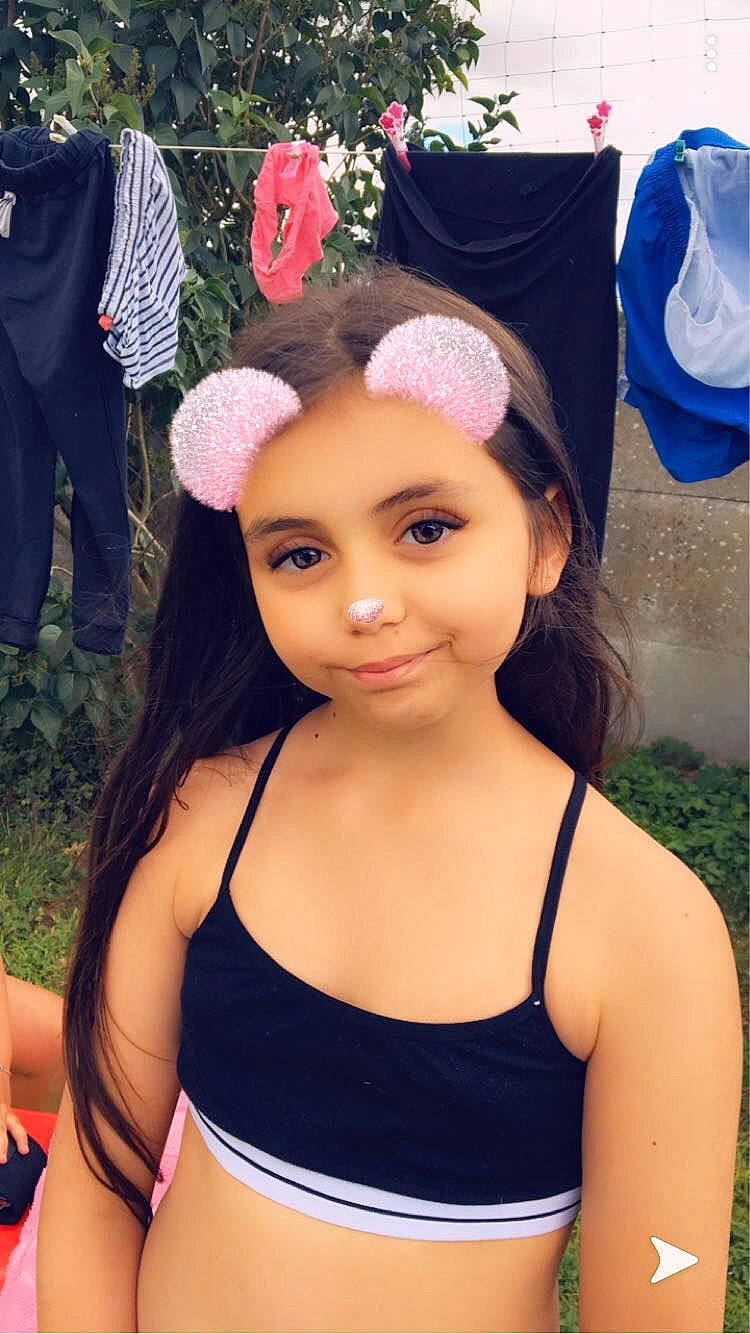 Clo participe au concours pour gagner de l'argent avec cette photo : abdomen, black_hair, brassiere, brown_hair, cap, chest, clothing, fashion_accessory, hair, headgear, joy, long_hair, person, trunk, undergarment