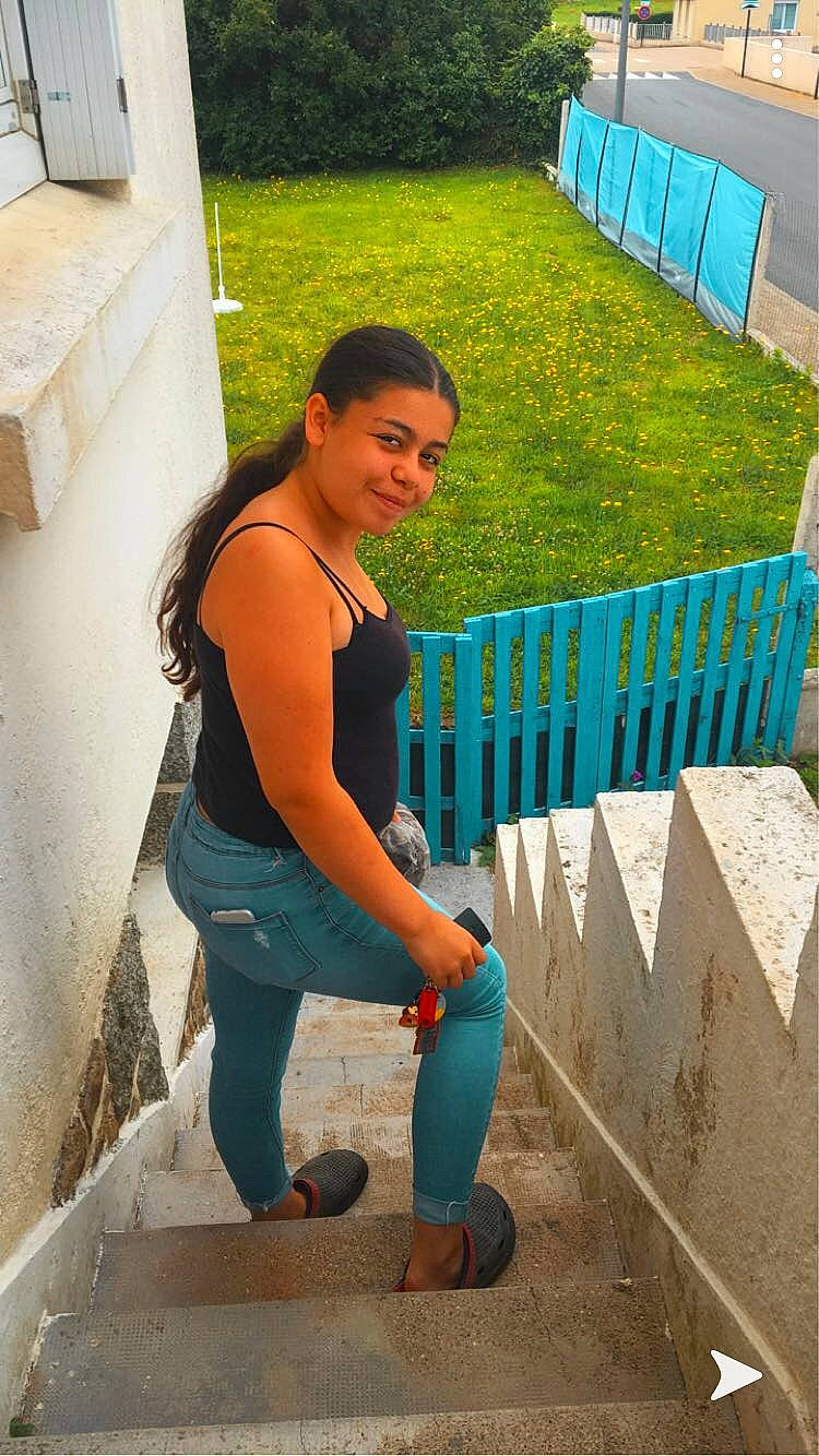 Tina participe au concours pour gagner de l'argent avec cette photo : human_leg, joy, leg, person