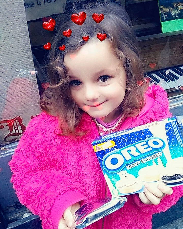 Maeva participe au concours pour gagner de l'argent avec cette photo : baby_toddler_clothing, beauty, child, cool, fashion_accessory, hair_accessory, happy, head, joy, magenta, organ, pattern, person, photograph, pink, portrait_photography, product, sleeve, smile, snapshot