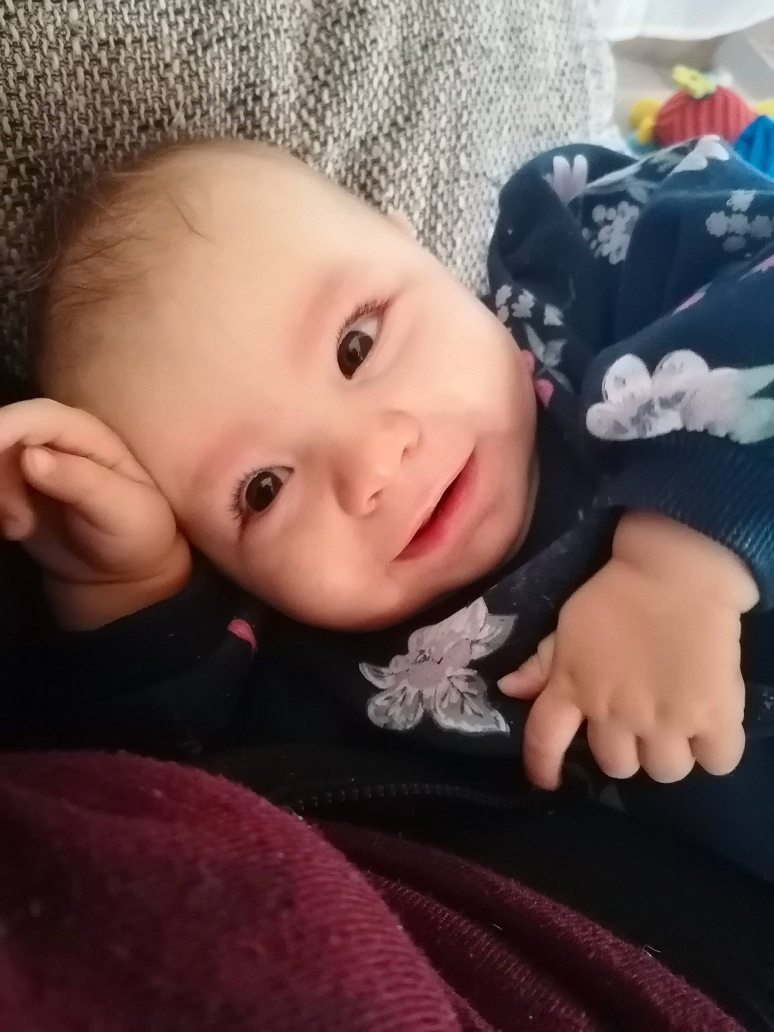 Lara a rejoint le concours — aidez-le/la à gagner de superbes lots ! arm, baby, beauty, cheek, child, chin, eye, eyebrow, face, finger, forehead, hand, head, iris, lip, mouth, nose, person, skin, smile