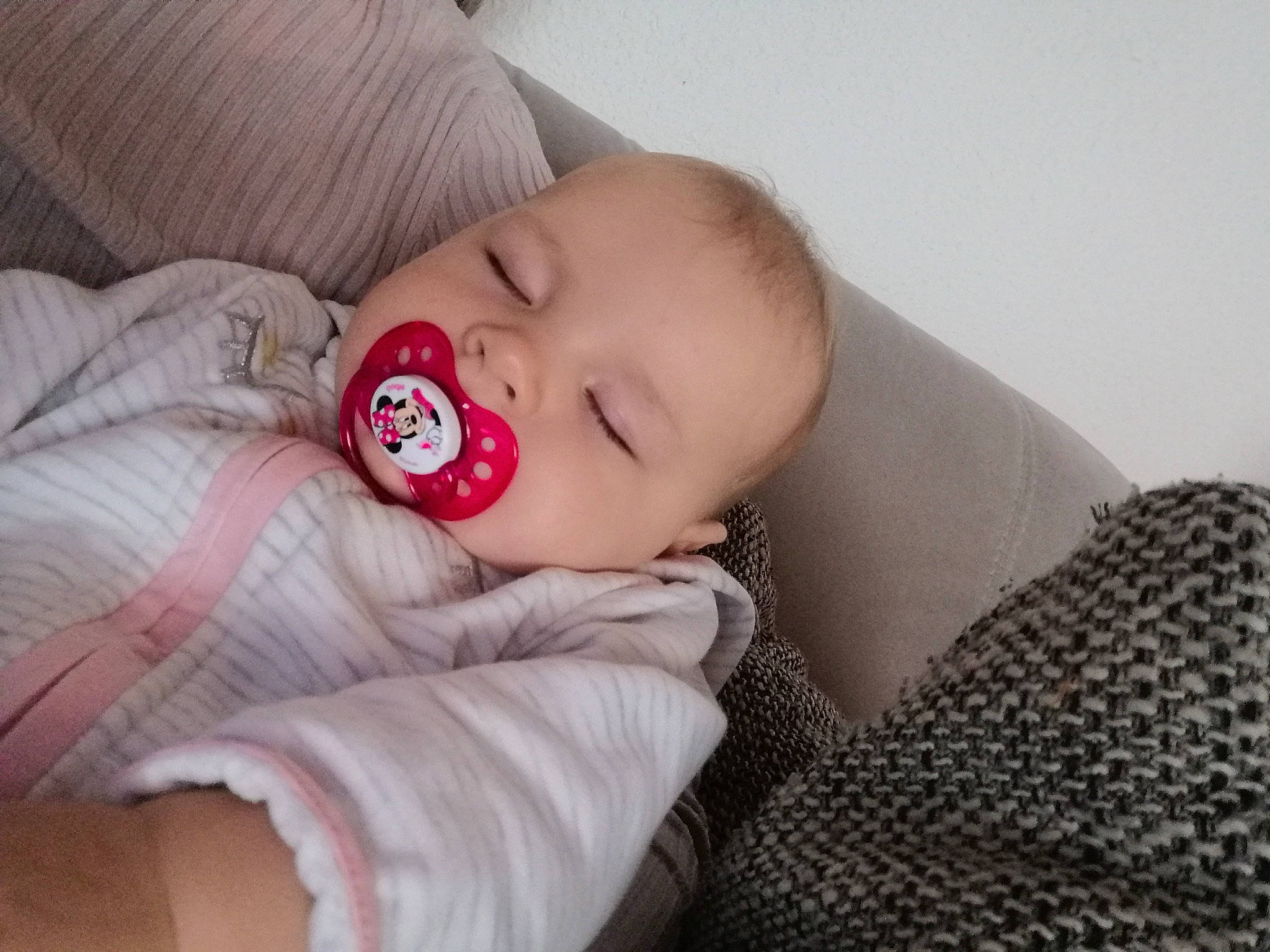 Lara a rejoint le concours — aidez-le/la à gagner de superbes lots ! baby, baby_sleeping, beauty, bedtime, cheek, child, eye, face, facial_expression, hand, head, lip, mouth, nap, nose, person, pink, product, skin, sleep