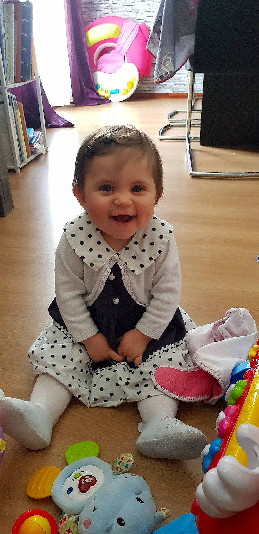 Camille participe au concours pour gagner de l'argent avec cette photo : baby, child, daughter, joy, pattern, person, play, sitting, toddler