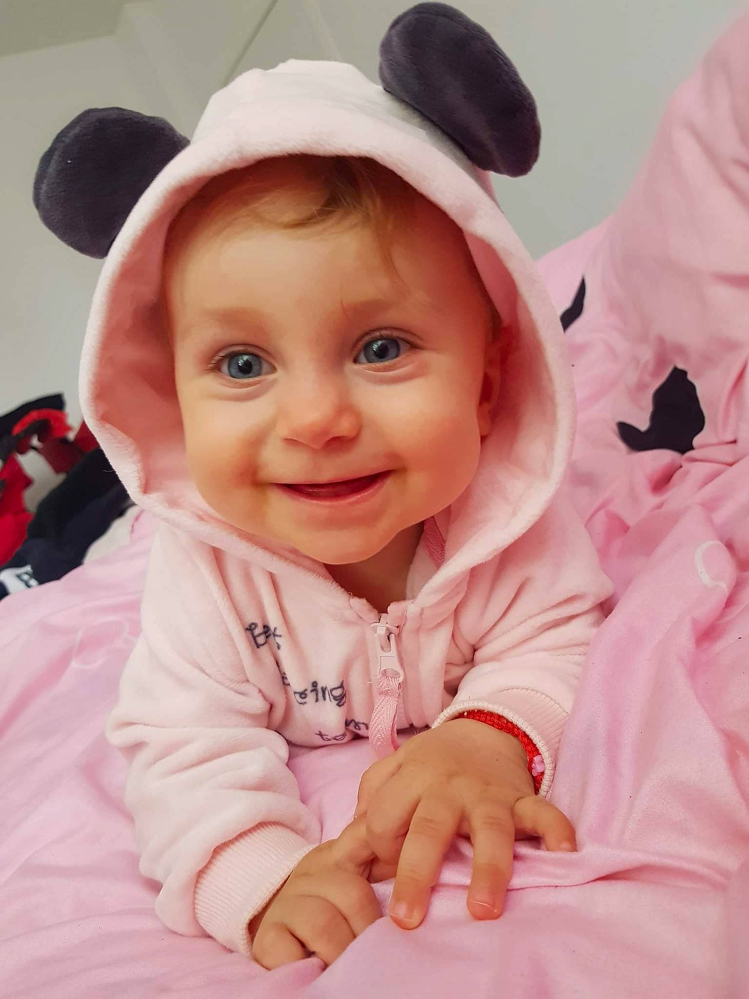 Brianna participe au concours pour gagner de l'argent avec cette photo : baby, baby_toddler_clothing, cap, cheek, child, eye, finger, fun, gesture, happy, hat, headwear, iris, joy, lip, person, pink, product, skin, sleeve