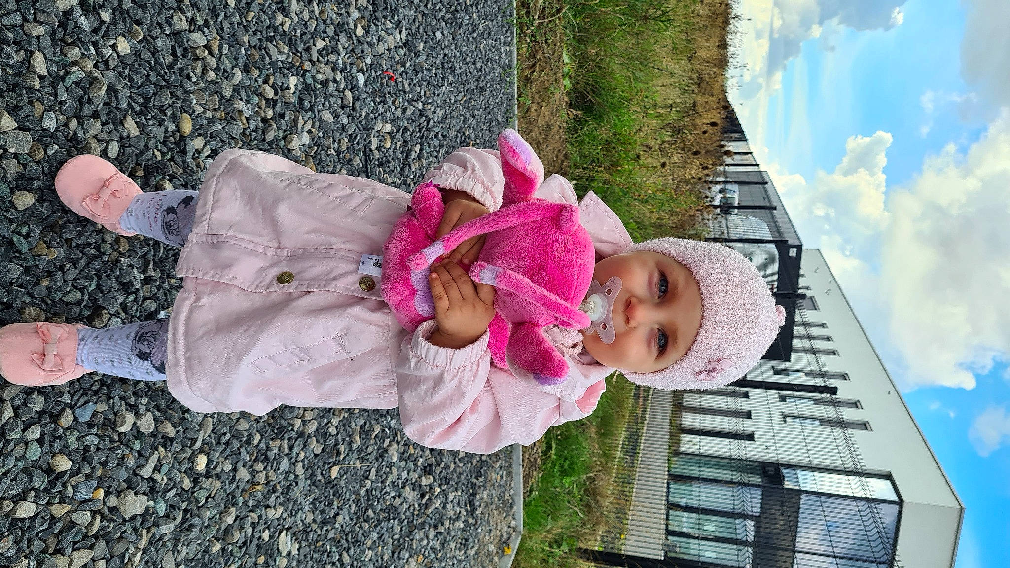 Brianna participe au concours pour gagner de l'argent avec cette photo : baby_toddler_clothing, child, clothing, cloud, fun, grass, happy, hat, headwear, joy, leaf, leisure, person, pink, plant, sky, smile, spring, sun_hat, toddler