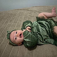 Zély participe au concours pour gagner de l'argent avec cette photo : baby, blanket, child, cozy, cute, expression, fabric, face, feet, green_dress, hands, happy, headband, indoors, infant, lying_down, portrait, skin, smiling, toddler