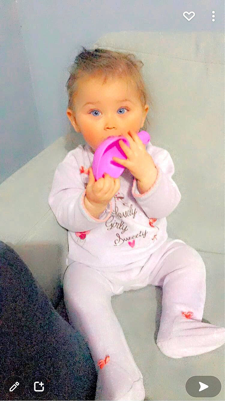 Sophia participe au concours pour gagner de l'argent avec cette photo : baby, baby_toddler_clothing, cheek, child, eyelash, face, gesture, hair, happy, head, human_body, lip, nail, neck, nose, person, pink, sleeve, t_shirt, thumb