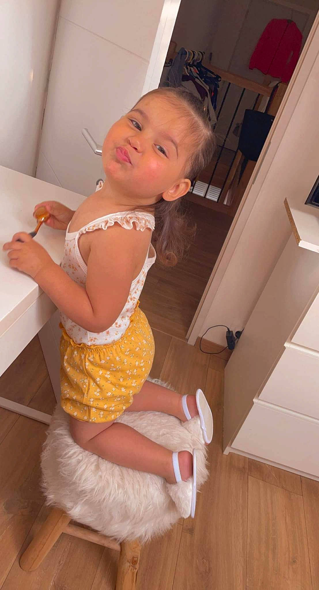 Noëlla Noëlla a rejoint le concours — aidez-le/la à gagner de superbes lots ! abdomen, baby_toddler_clothing, blond, child, finger, floor, flooring, happy, hardwood, human_leg, joint, knee, leg, person, shoulder, skin, smile, thigh, toddler, trunk