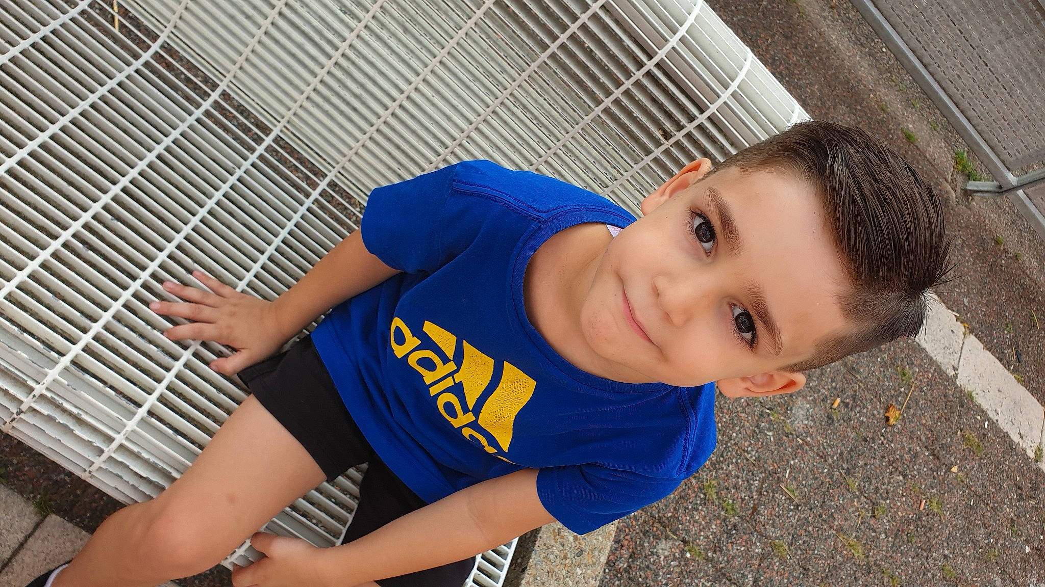 Ezio a rejoint le concours — aidez-le/la à gagner de superbes lots ! child, joy, leg, leisure, person, toddler, vacation