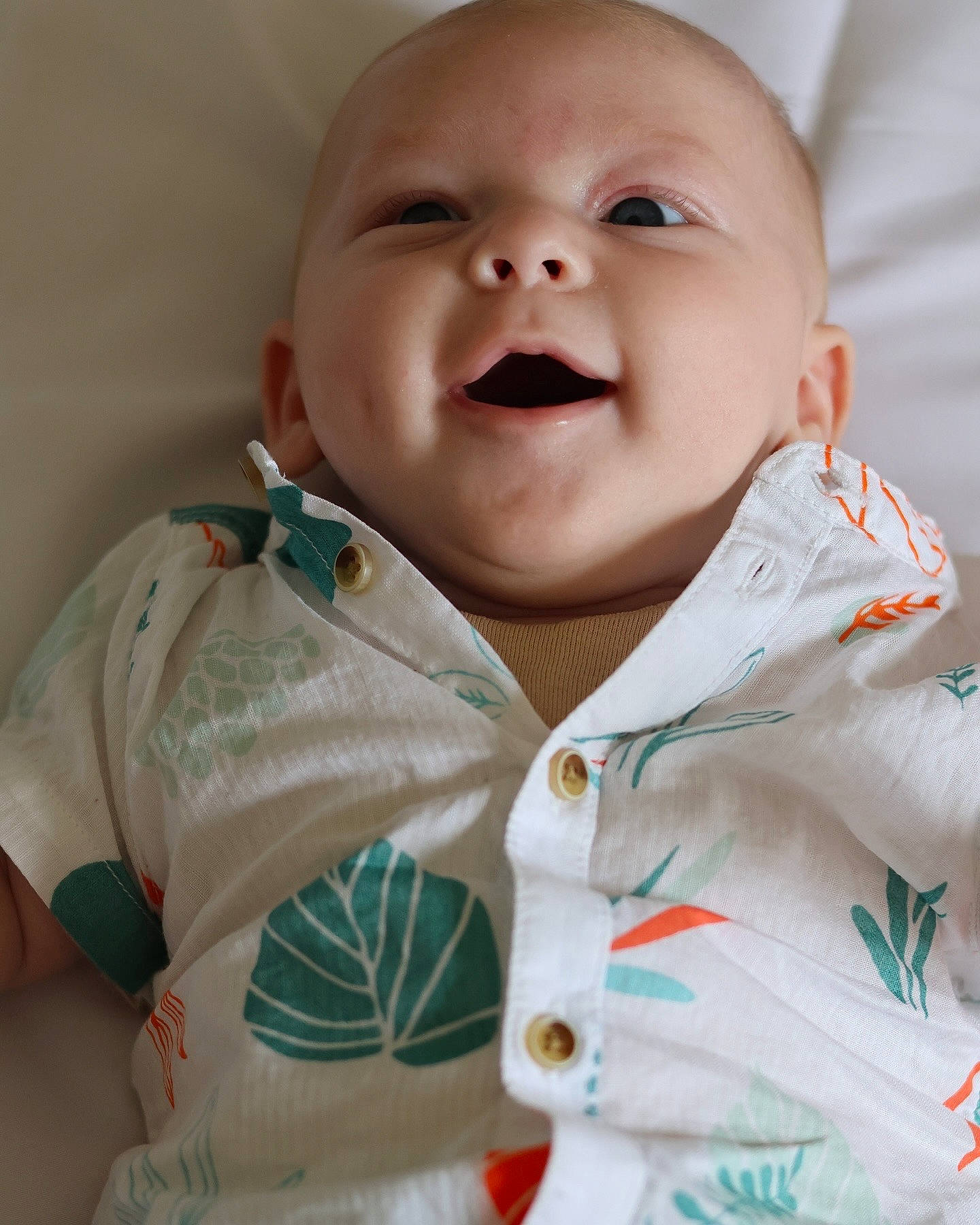 Aaron a rejoint le concours — aidez-le/la à gagner de superbes lots ! baby, baby_laughing, baby_products, baby_toddler_clothing, cheek, child, collar, comfort, eye, eyebrow, face, happy, human_body, iris, neck, nose, person, skin, sleeve, smile