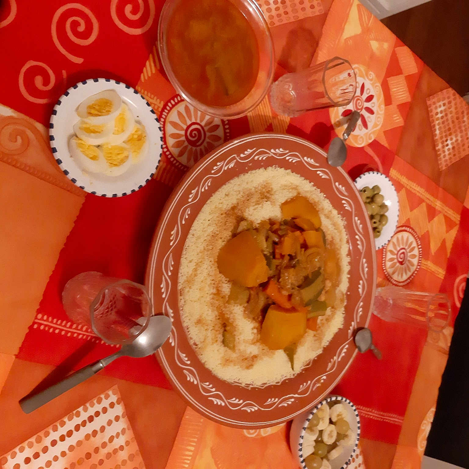 Hassina a rejoint le concours — aidez-le/la à gagner de superbes lots ! bowl, breakfast, brunch, comfort_food, cuisine, dish, dishware, fast_food, food, ingredient, kitchen_utensil, lunch, meal, plate, platter, recipe, serveware, side_dish, staple_food, tableware