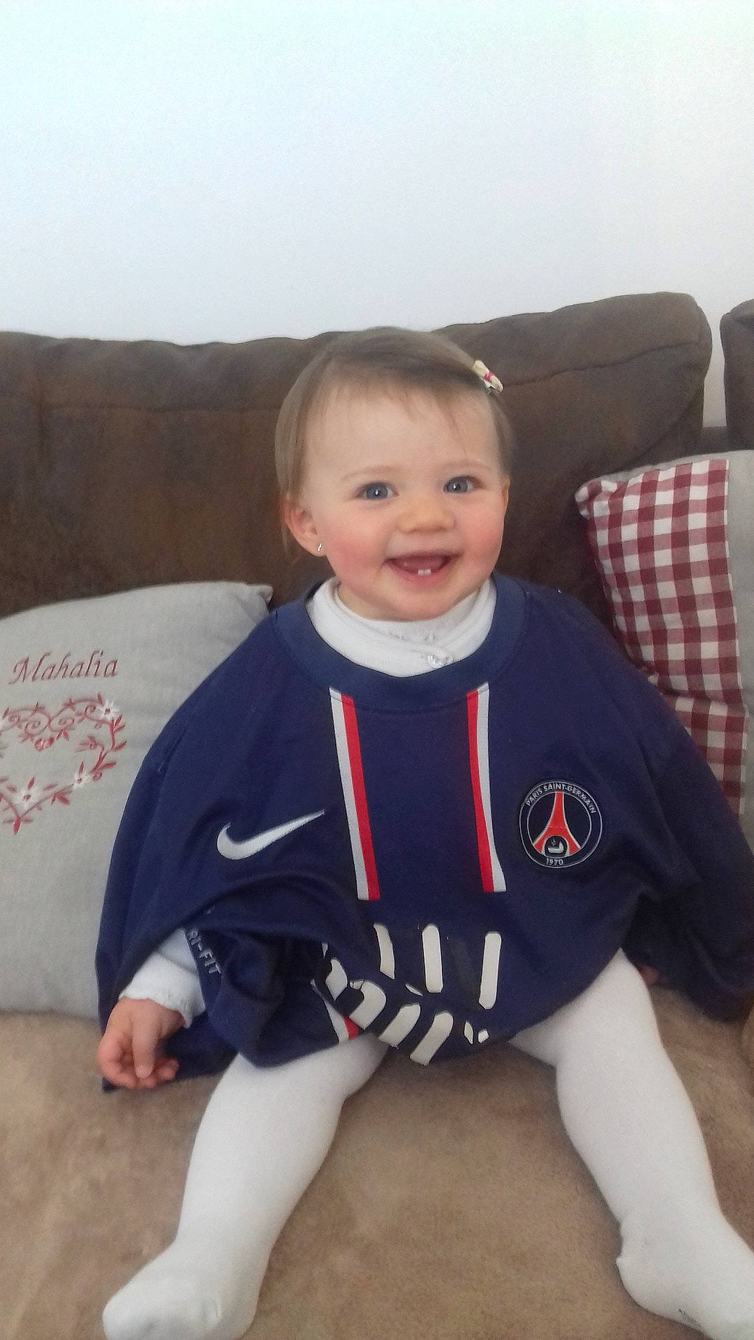 Mahalia a rejoint le concours — aidez-le/la à gagner de superbes lots ! child, human_positions, infant, joy, person, toddler