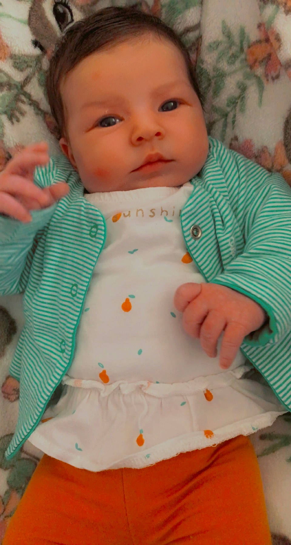 Siham a rejoint le concours — aidez-le/la à gagner de superbes lots ! abdomen, baby, baby_products, baby_toddler_clothing, cheek, chest, child, drinkware, face, linens, lip, nail, nose, pattern, person, pink, skin, sleeve, thumb, toddler