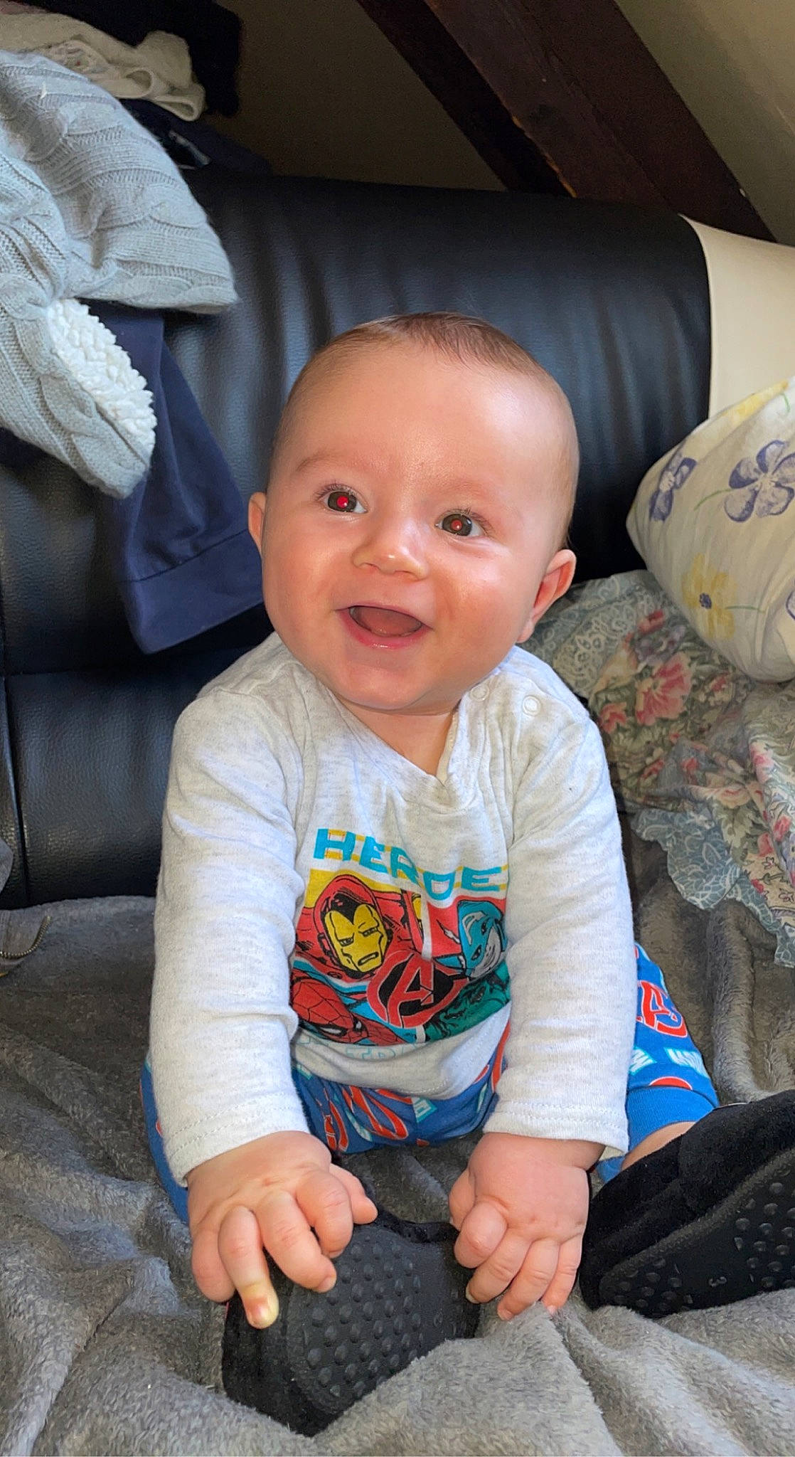 Thiago participe au concours pour gagner de l'argent avec cette photo : baby, baby_toddler_clothing, beauty, cheek, child, comfort, facial_expression, flooring, happy, iris, mammal, nose, people, person, product, skin, sleeve, smile, t_shirt, textile