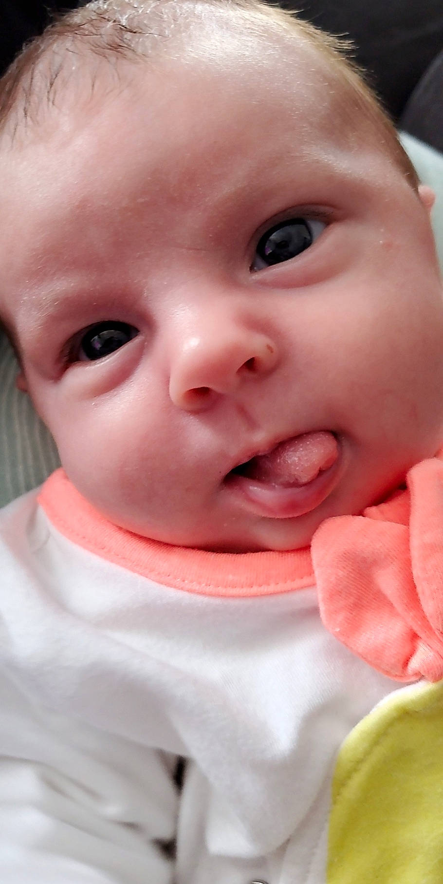 Kessy a rejoint le concours — aidez-le/la à gagner de superbes lots ! baby, baby_toddler_clothing, cheek, child, chin, close_up, ear, eyebrow, eyelash, facial_expression, finger, happy, iris, lip, mouth, nose, person, pink, skin, toddler