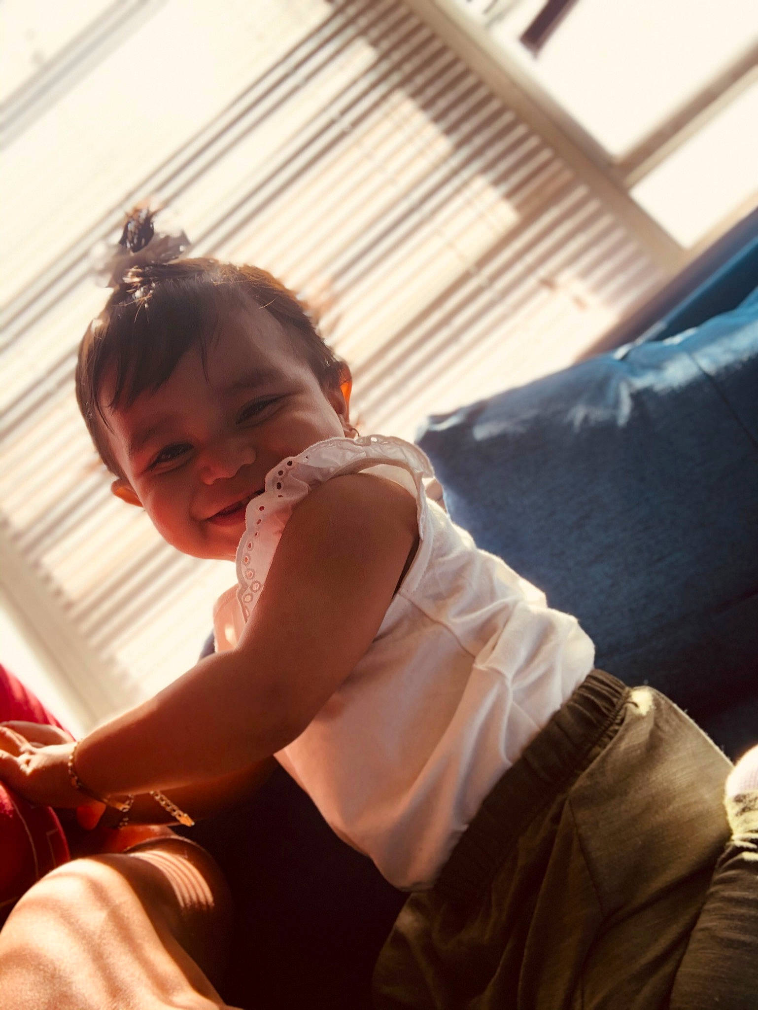 Catalina is registered to the contest to win money with this photo: abdomen, child, comfort, elbow, eyewear, fun, happy, human_leg, joy, knee, lap, leisure, person, room, sitting, smile, sunglasses, thigh, tints_and_shades, toddler