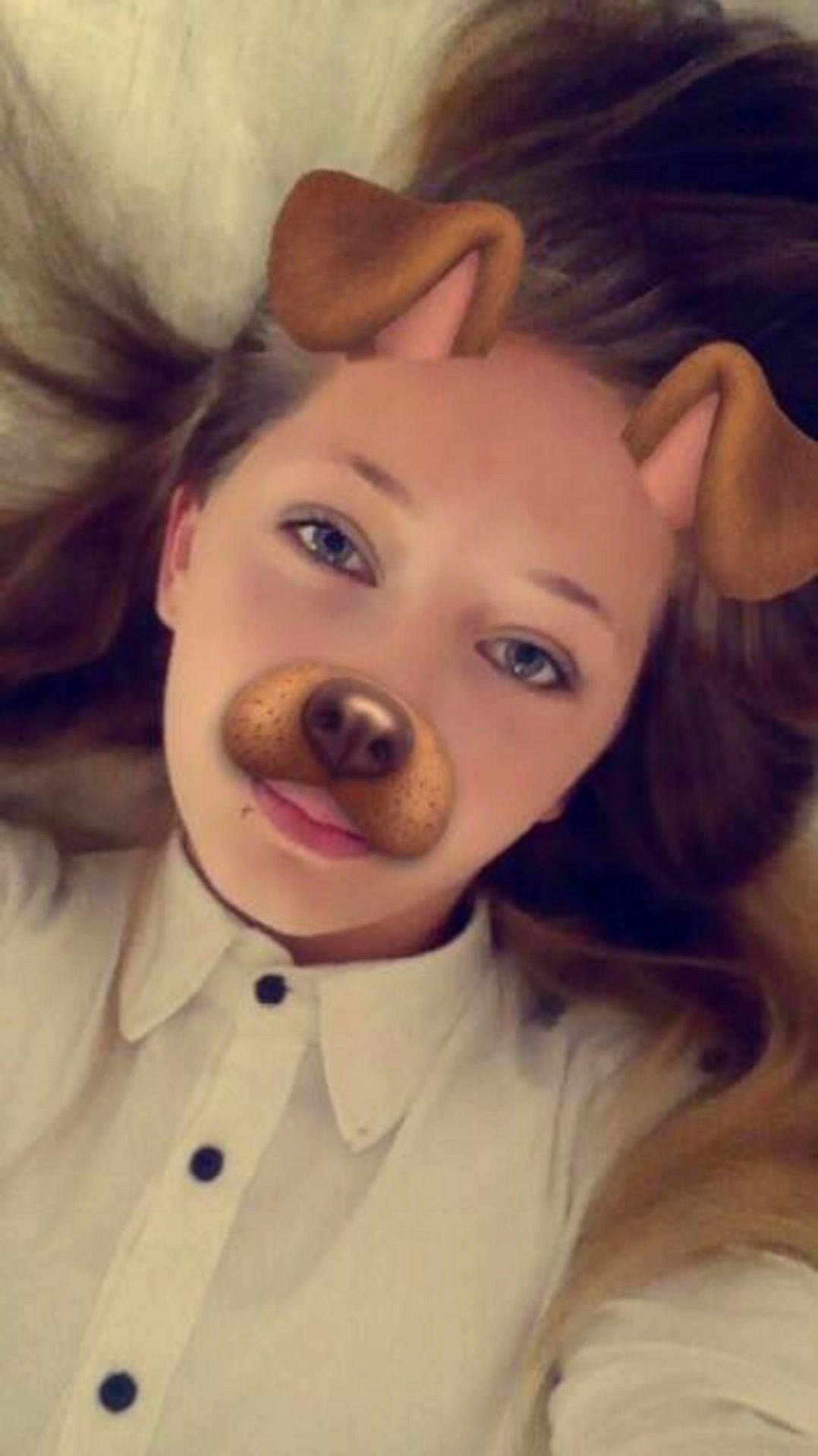 Cybellia participe au concours pour gagner de l'argent avec cette photo : beauty, blond, child, eye, face, girl, hair, hairstyle, hand, head, human_action, lip, mouth, nose, organ, person, photography, portrait, selfie, skin