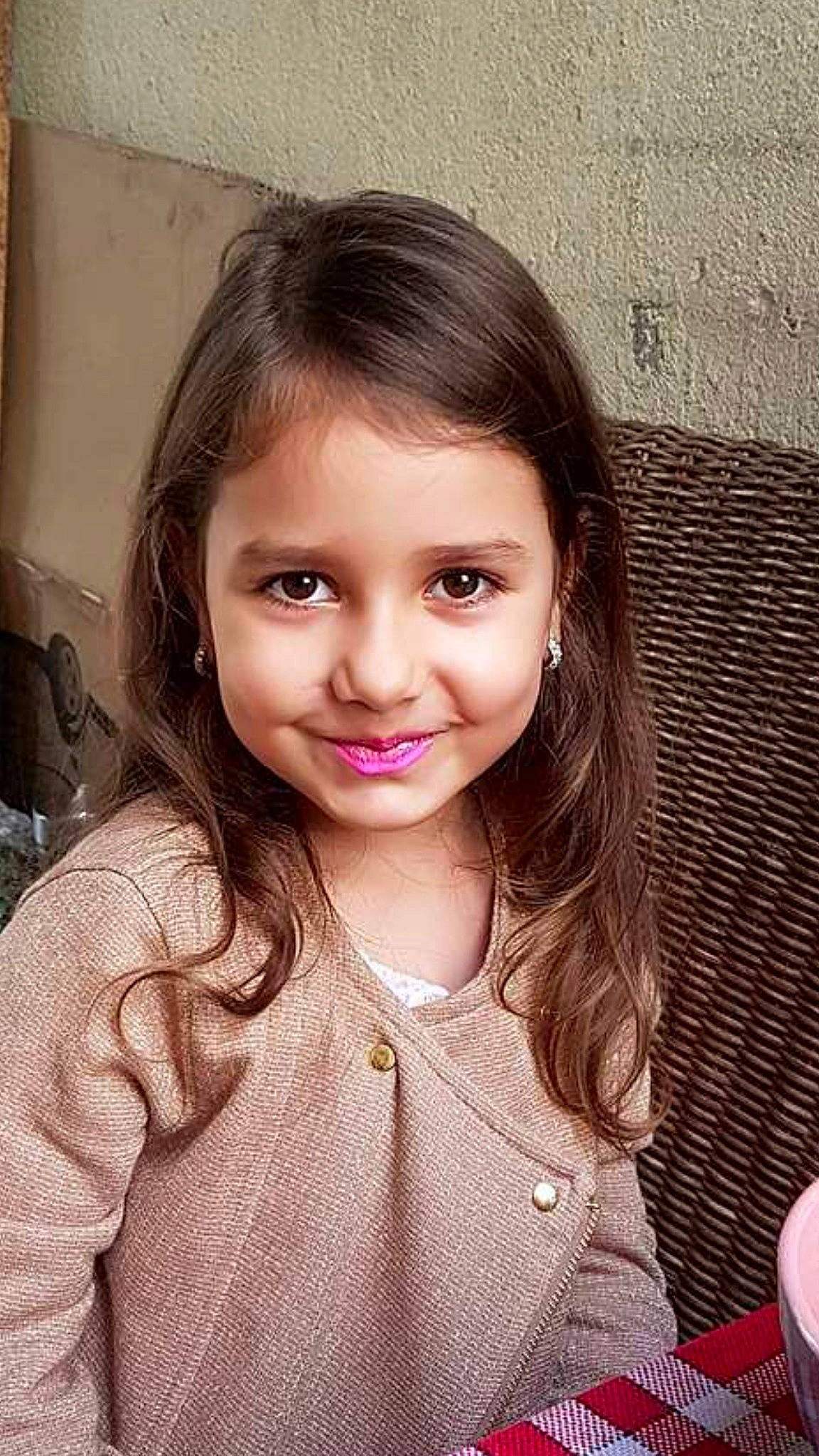 Isabelle a rejoint le concours — aidez-le/la à gagner de superbes lots ! beauty, brown_hair, cheek, child, child_model, eye, girl, hairstyle, joy, long_hair, person, portrait_photography, skin, smile