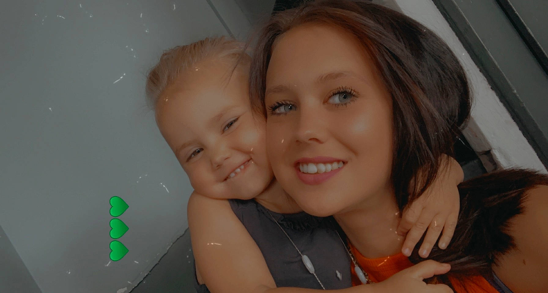 élena participe au concours pour gagner de l'argent avec cette photo : baby, bathing, blond, cheek, child, chin, eyelash, flash_photography, fun, gesture, happy, iris, joy, laugh, leisure, lip, mouth, nose, person, skin