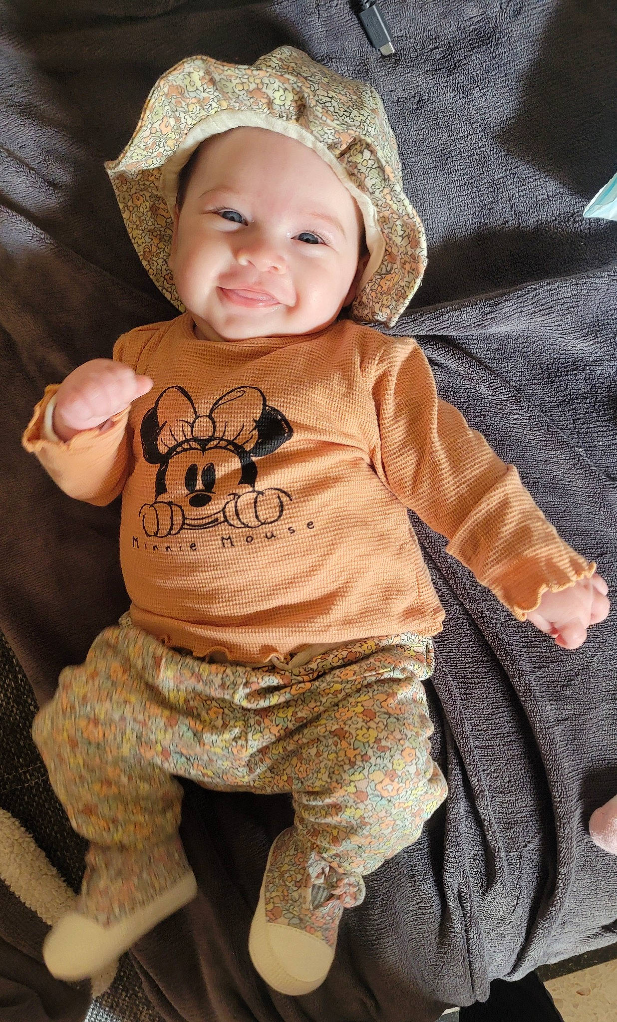 Louna a rejoint le concours — aidez-le/la à gagner de superbes lots ! baby, baby_toddler_clothing, black, cheek, child, chin, cool, eye, face, flash_photography, happy, head, headwear, iris, joy, lip, person, pink, skin, sleeve