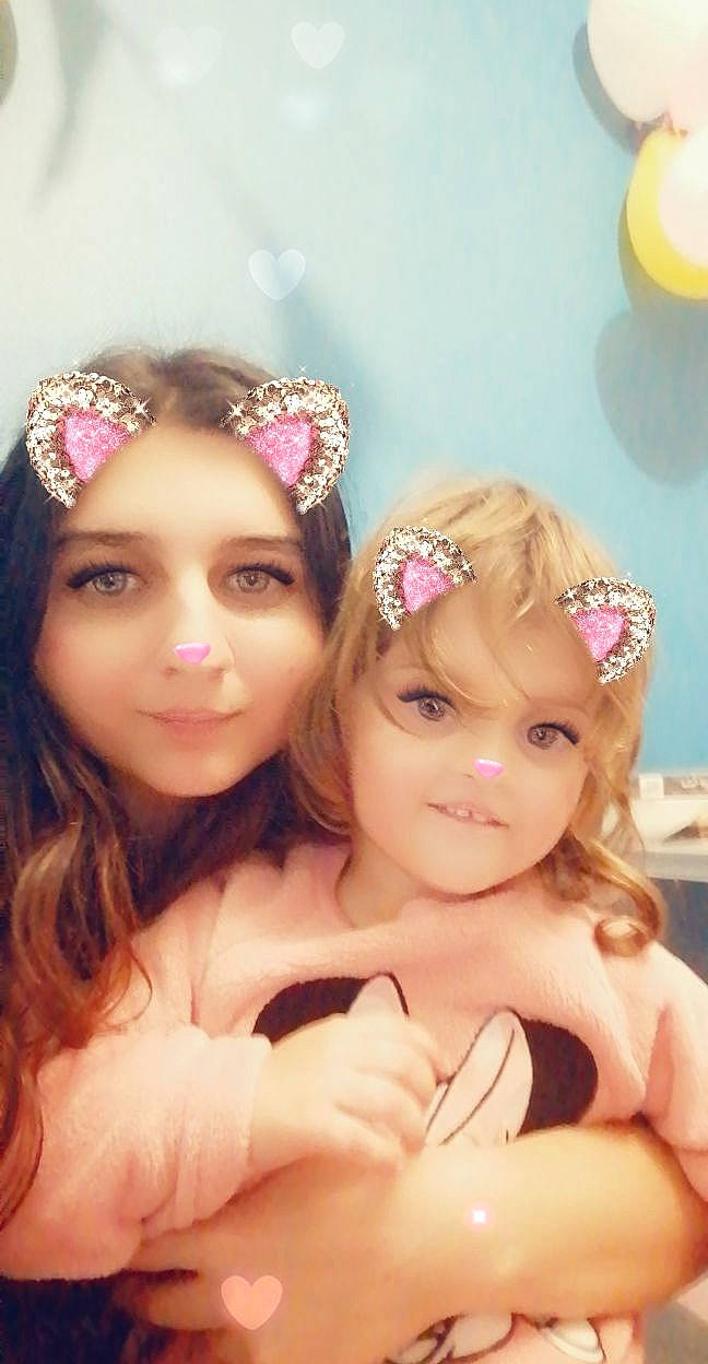 Leila a rejoint le concours — aidez-le/la à gagner de superbes lots ! beauty, child, costume_accessory, embellishment, eye, eyebrow, eyelash, face, fashion_accessory, forehead, hair_accessory, head, headband, headgear, headpiece, mouth, nose, person, photography, skin