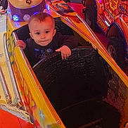 Liam a rejoint le concours — aidez-le/la à gagner de superbes lots ! amusementpark, baby, car, carnival, face, head, indoors, machine, outdoorplayarea, outdoors, person, photography, playarea, portrait, sliding, tire, transportation, urban, vehicle, wheel