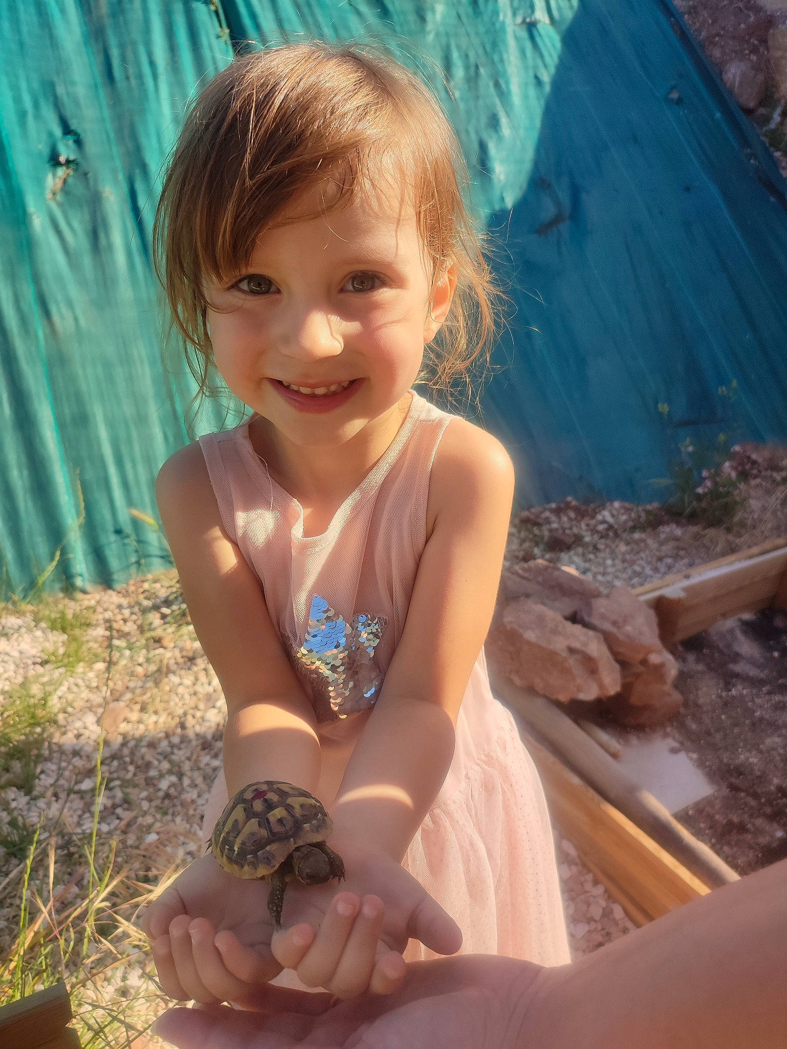 Alexie a rejoint le concours — aidez-le/la à gagner de superbes lots ! beauty, child, dress, eye, face, fawn, fun, green, hair, happy, head, human_body, iris, joy, leisure, people_in_nature, person, skin, smile, summer