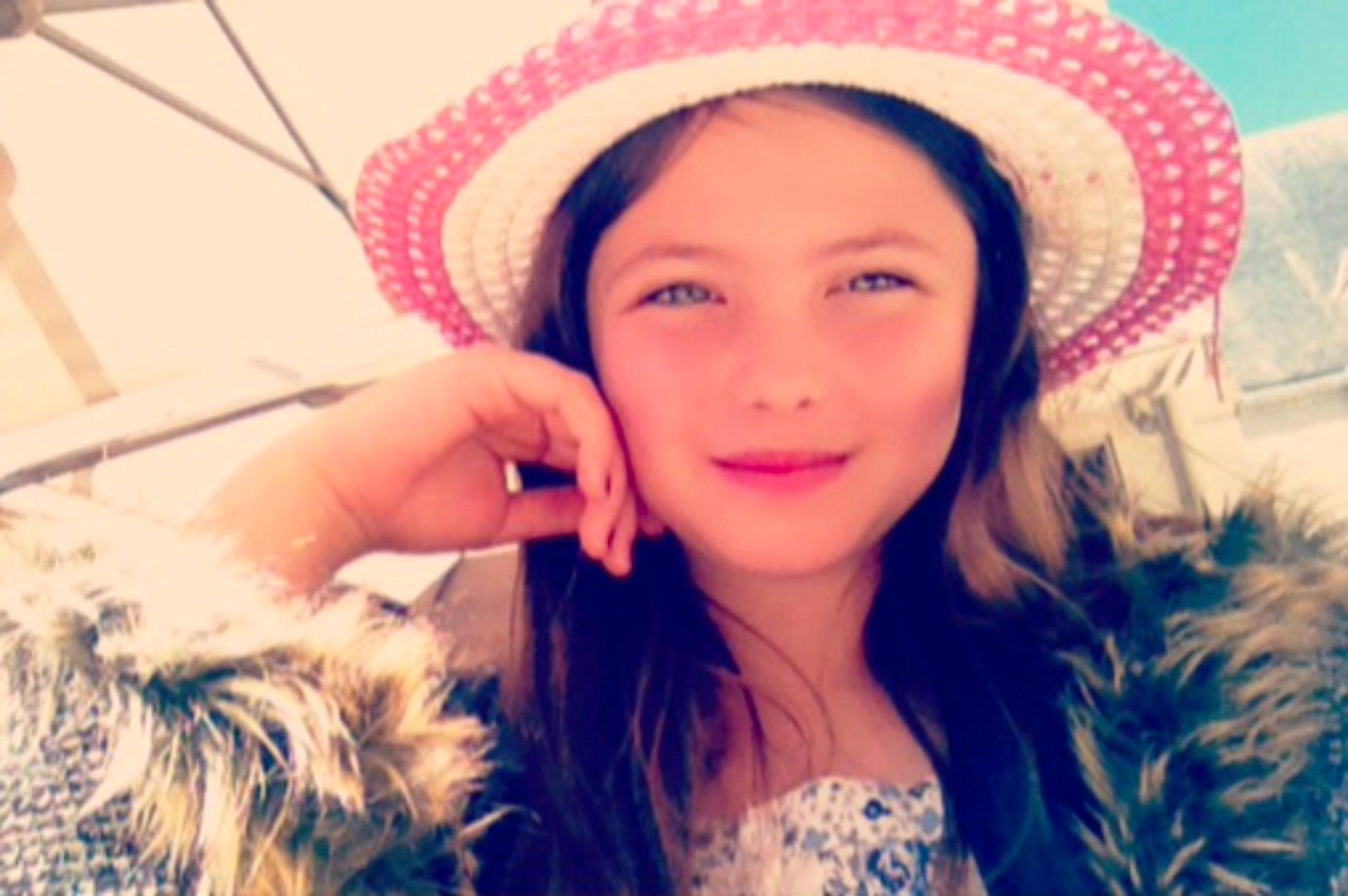 Lyne a rejoint le concours — aidez-le/la à gagner de superbes lots ! beauty, black_hair, brown_hair, cheek, cool, eye, eyebrow, forehead, girl, hair_accessory, hairstyle, happiness, headgear, headwear, human_hair_color, joy, lip, nose, person, photography