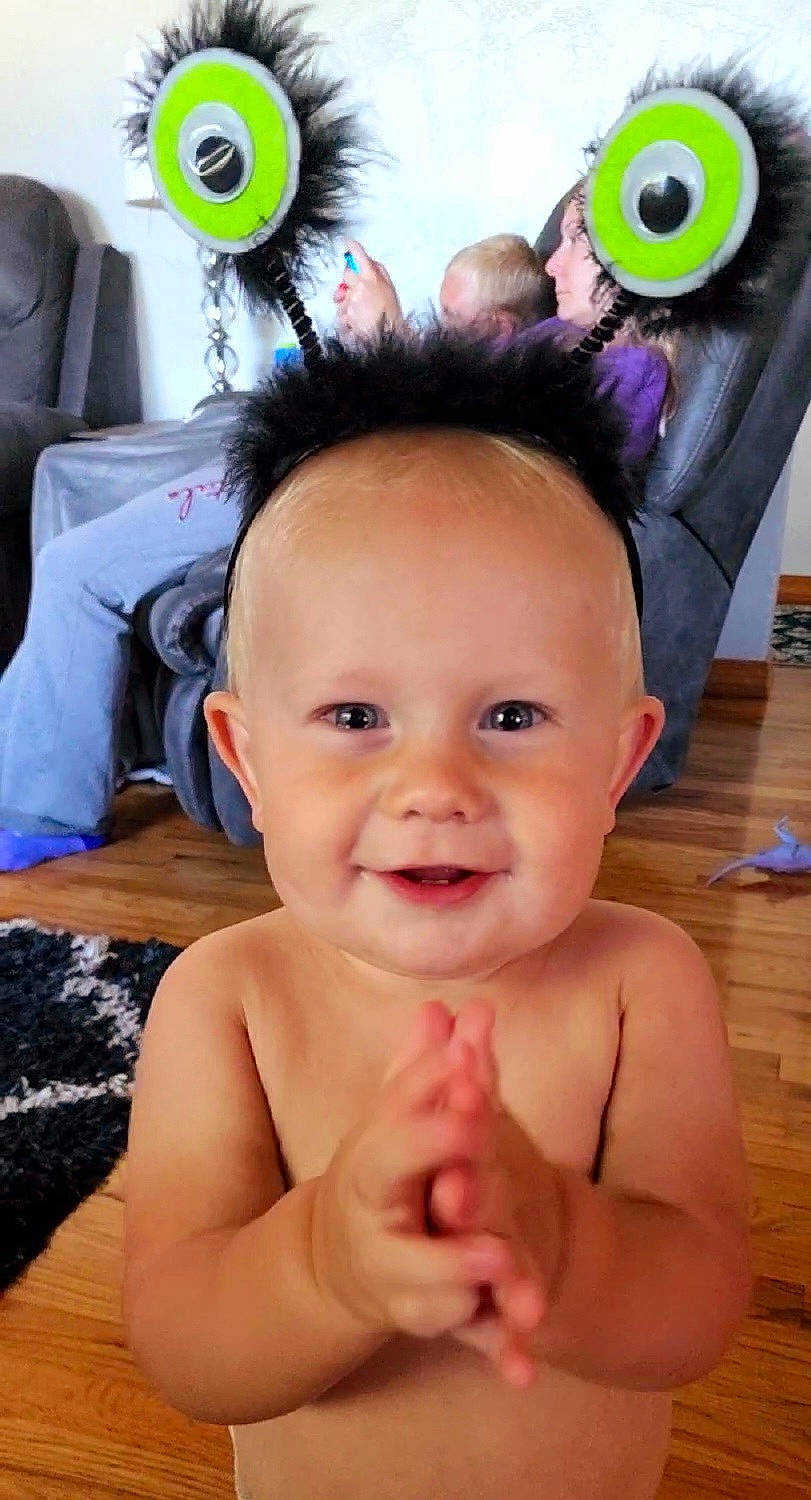 Mason is registered to the contest to win money with this photo: cheek, chin, eyebrow, eyelash, facial_expression, gesture, green, hairstyle, happy, head, iris, joy, lip, neck, nose, organ, person, pink, product, skin