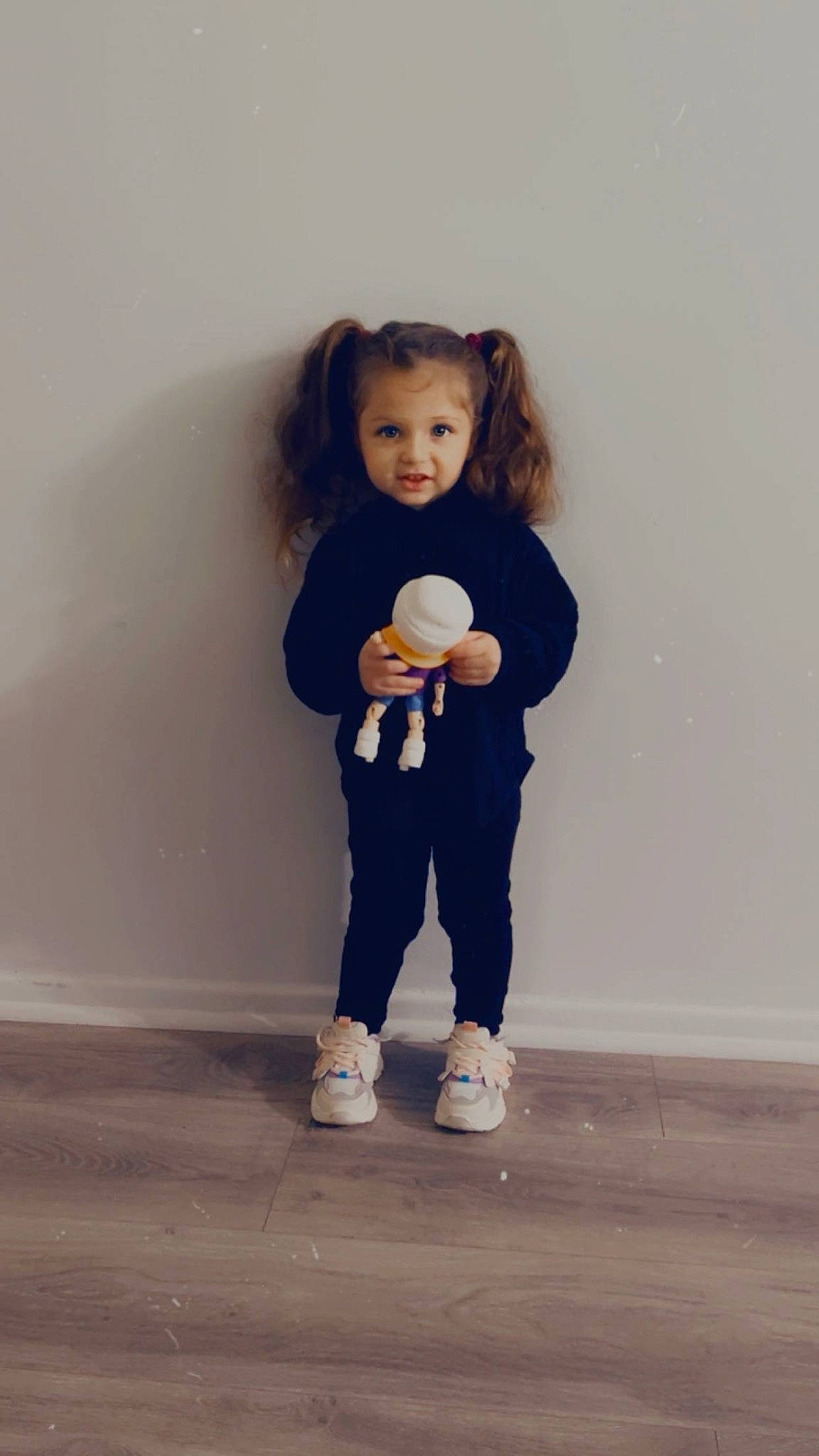 Ariana is registered to the contest to win money with this photo: baby_toddler_clothing, elbow, flash_photography, flooring, gesture, hand, happy, human_body, human_leg, joint, knee, leg, person, shoulder, sleeve, t_shirt, thigh, thumb, toddler, waist