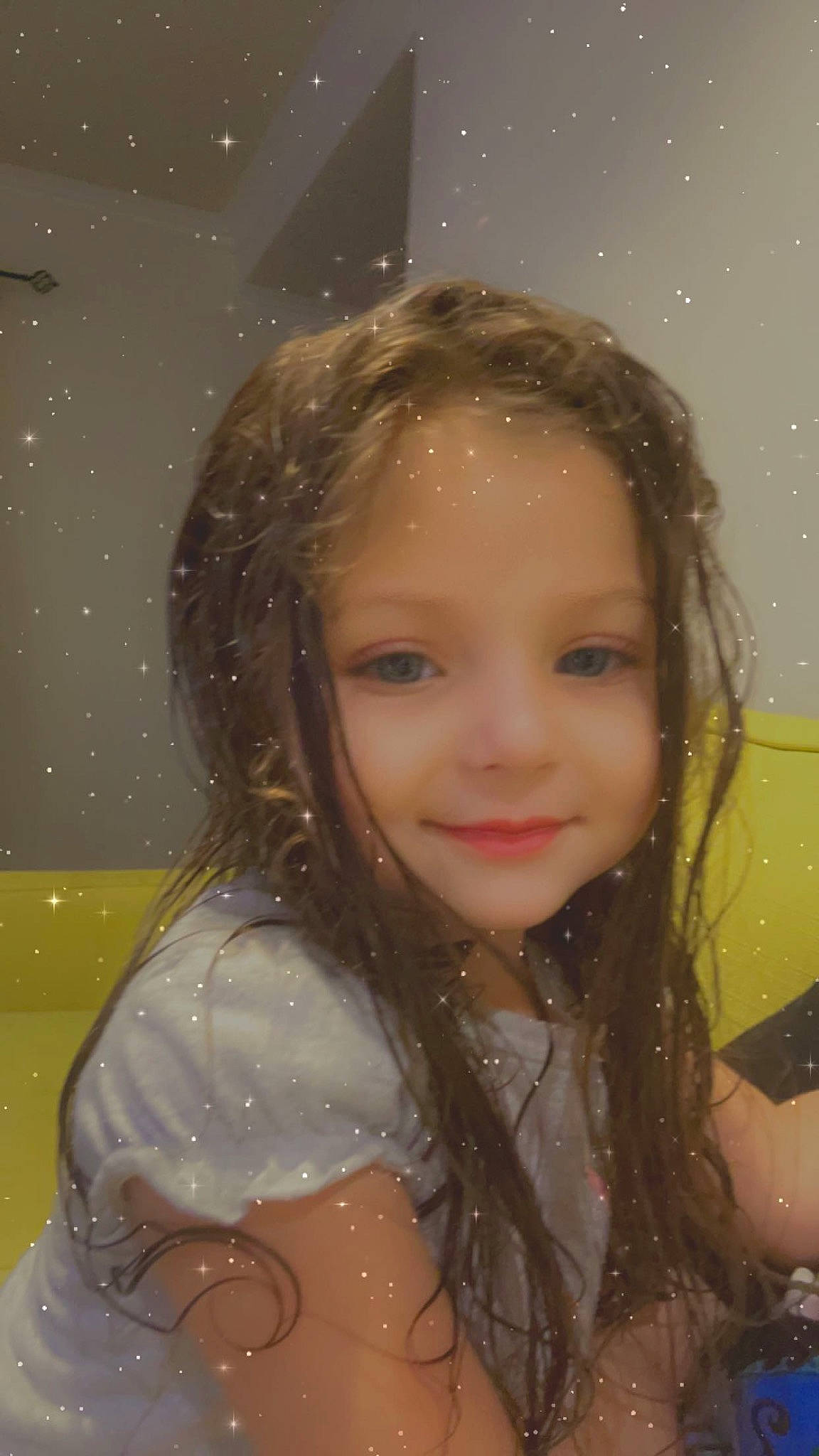 Ariana is registered to the contest to win money with this photo: beauty, black_hair, blond, brown_hair, cheek, eyebrow, flash_photography, fun, hair, happy, head, human_body, iris, jewellery, joy, lip, long_hair, nose, person, smile