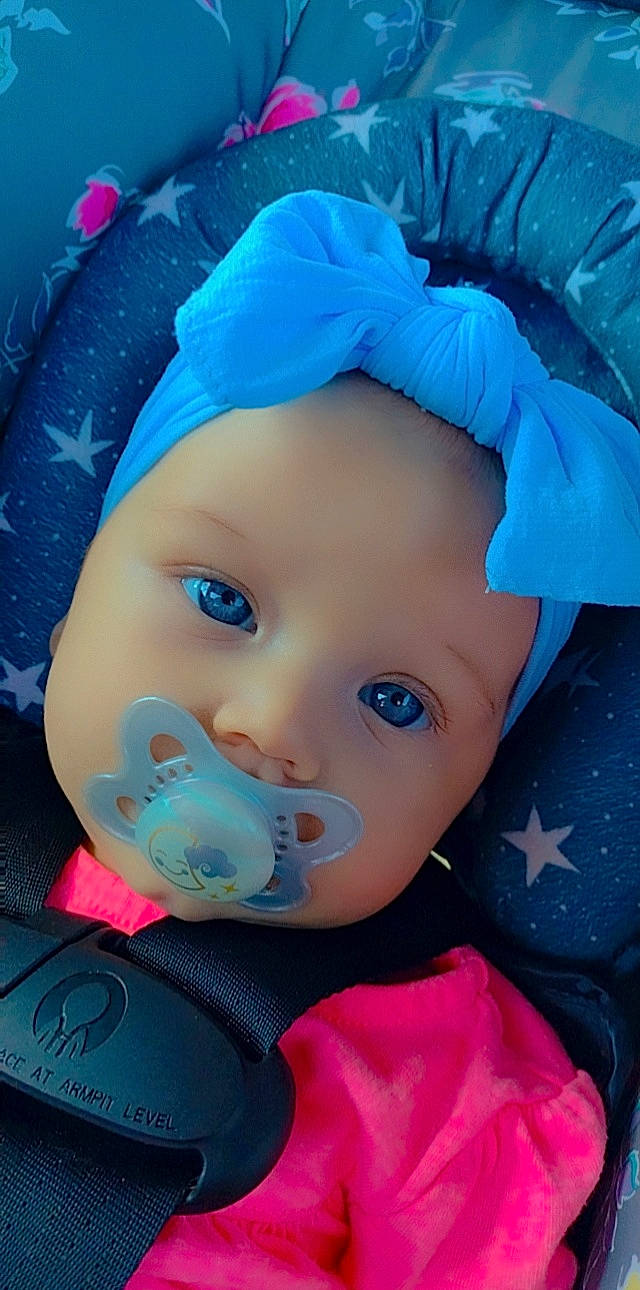 Thyra is registered to the contest to win money with this photo: azure, baby, blue, cap, cheek, chin, dress, eye, eyebrow, eyelash, human_body, iris, lip, nose, organ, person, pink, product, purple, skin