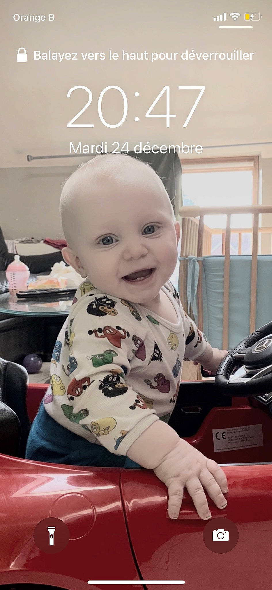 Hayden participe au concours pour gagner de l'argent avec cette photo : baby, child, person, photo_caption, product, sitting, toddler, vehicle