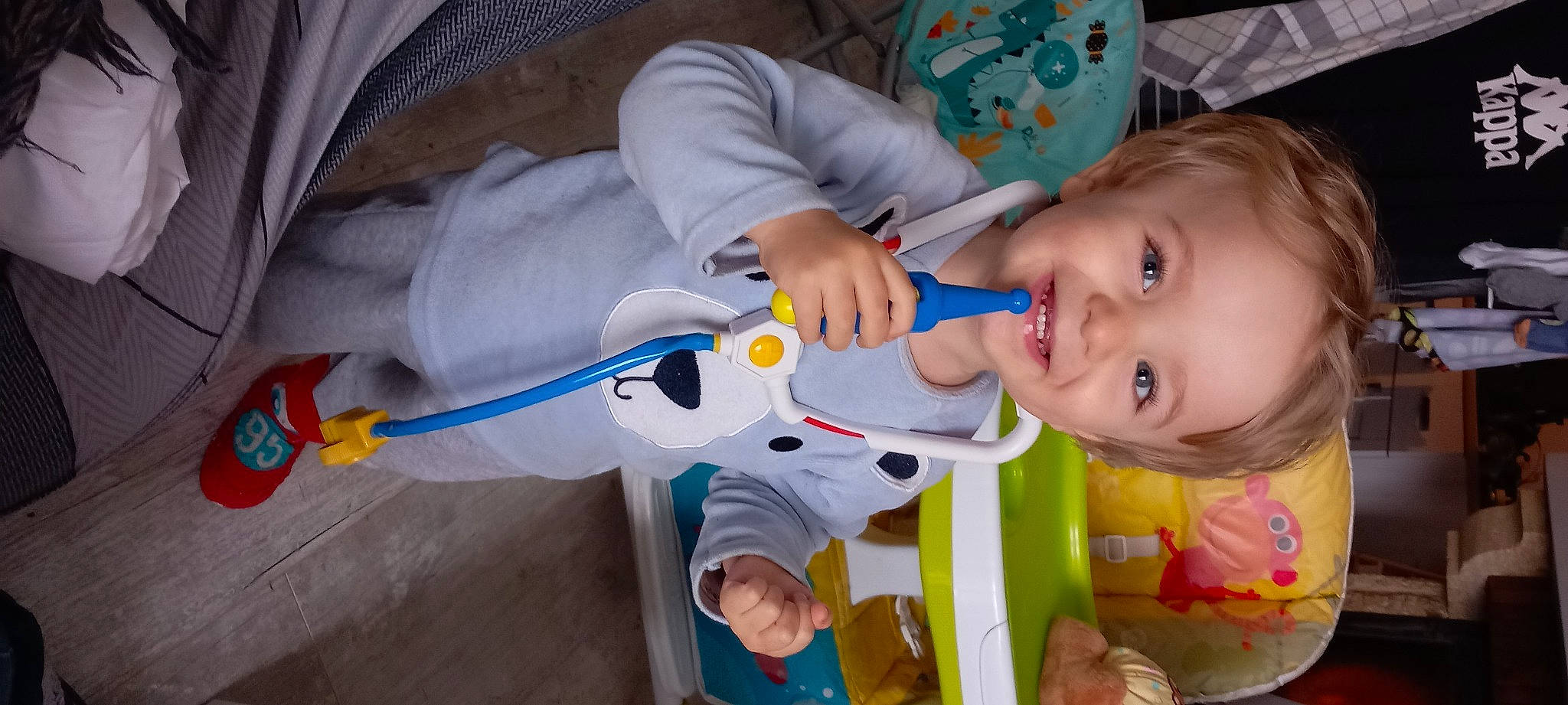 Enzo a rejoint le concours — aidez-le/la à gagner de superbes lots ! baby, baby_products, baby_toddler_clothing, baby_toys, blue, cheek, child, face, fun, happy, head, joy, mouth, nose, person, play, room, sitting, skin, smile