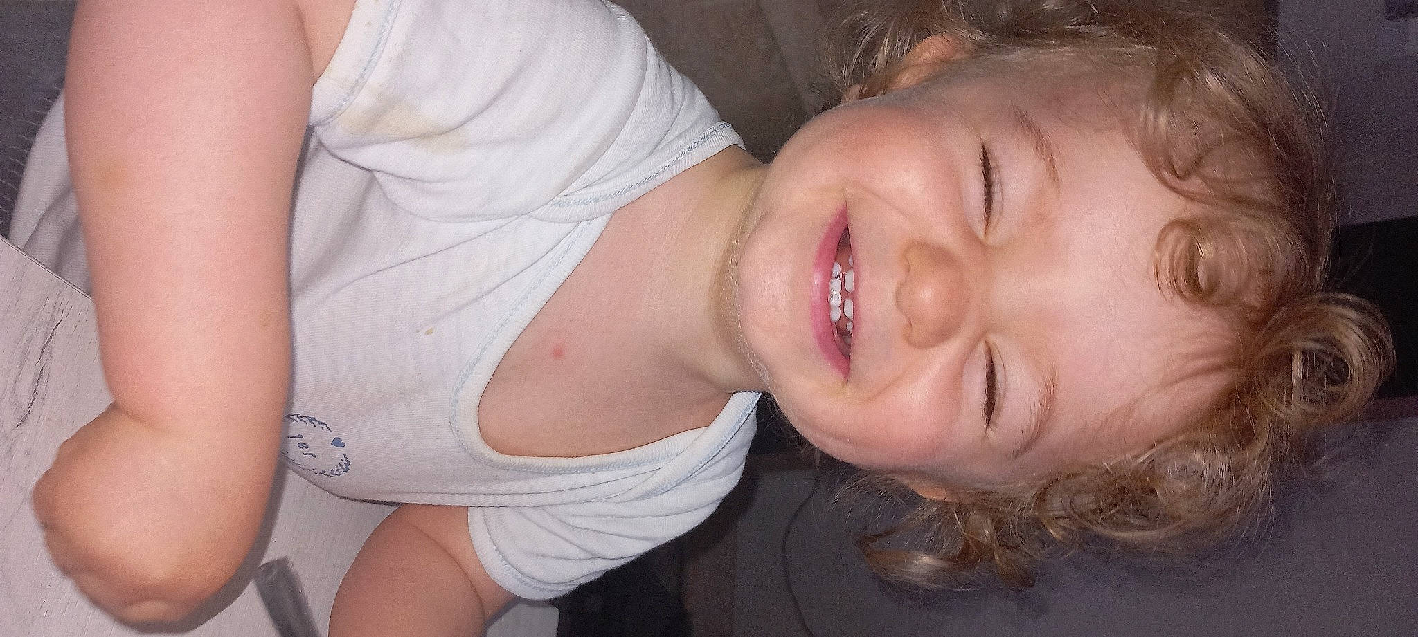 Enzo a rejoint le concours — aidez-le/la à gagner de superbes lots ! baby, black_hair, cheek, ear, eyelash, finger, gesture, happy, human_body, iris, jaw, joy, lip, mouth, muscle, neck, nose, person, skin, smile