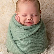 Raphaël a rejoint le concours — aidez-le/la à gagner de superbes lots ! baby, blanket, child, cozy, cream, cute, face, fluffy, hand, infant, knit, newborn, peaceful, portrait, resting, sleeping, smile, soft, warm, wrapped